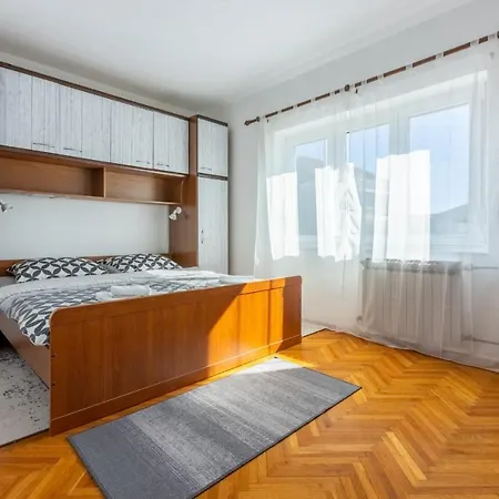 Tus A2 Apartment